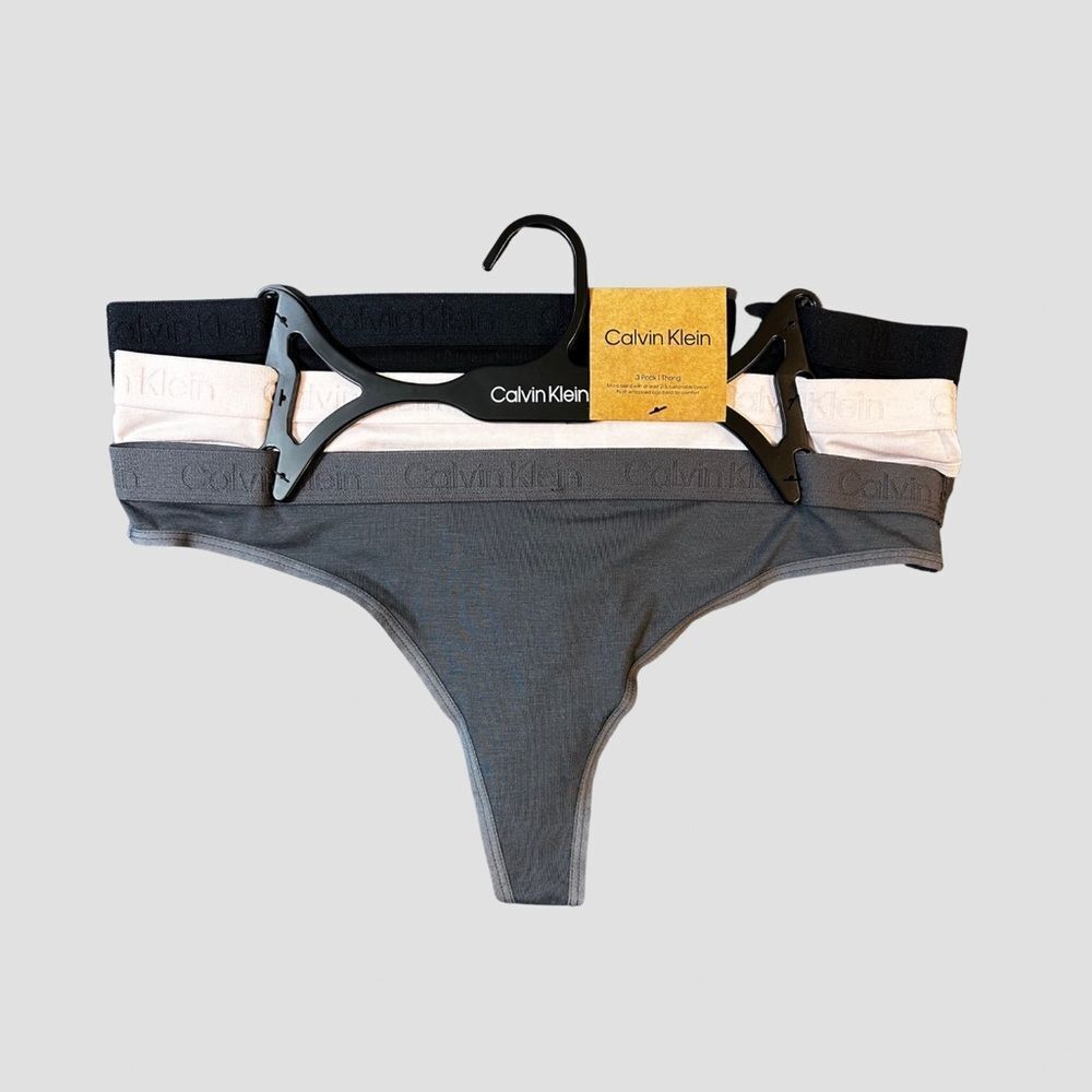 NWT Calvin Klein 3 Pack Thong Grey/ Black & Pink -Size Large
